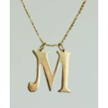 A 9ct gold necklace with letter M pendant, 5.3g.