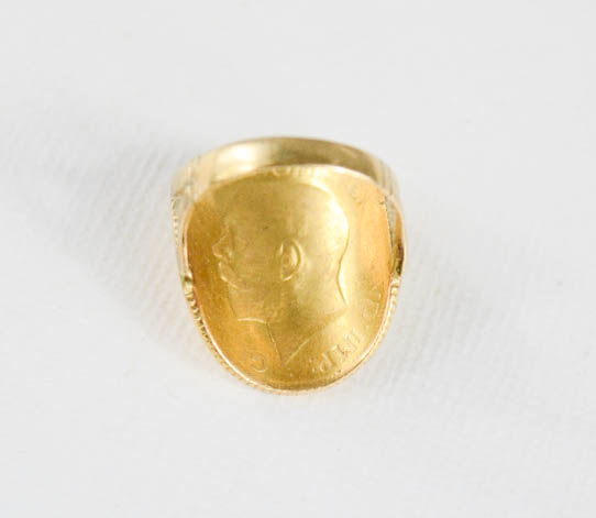 A yellow metal full sovereign ring 1912, size J. 8.0g. - Image 2 of 3