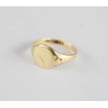 A 9ct gold ladies signet ring, 1.9g.