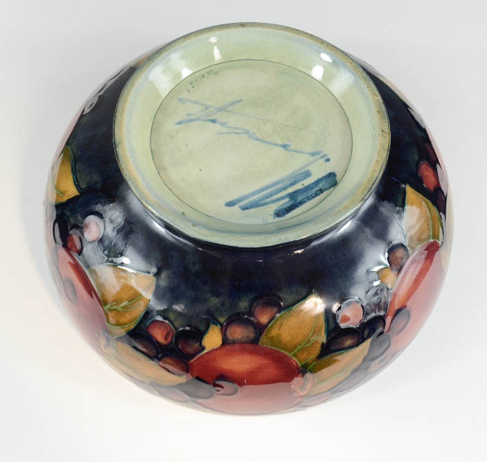 A Moorcroft bowl circa 1919, Pomegranate, impressed to the base, signed William Moorcroft. 21cm - Image 3 of 3