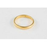 A 22ct gold wedding band, size J, 2.9g.