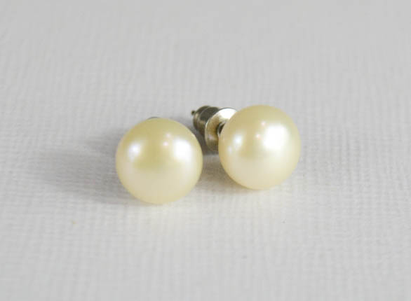 A pair of pearl earrings.