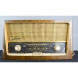 A large Vintage radio, 3D sound, no.3028.