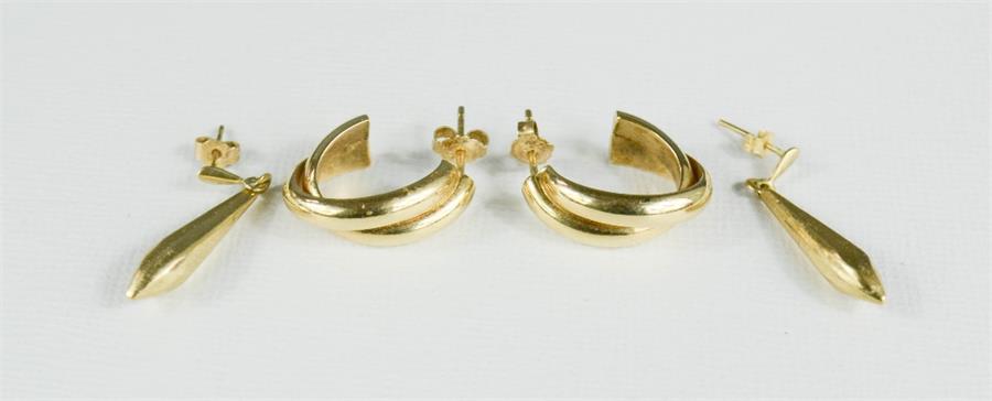Two pairs of yellow metal earrings, 3.9g.