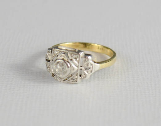 An early 20th century Art Deco style ring with central diamond, set in platinum setting, on an - Image 2 of 5