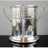 A Walker & Hall silver plated wine holder, with pierced decoration. 15cm high.
