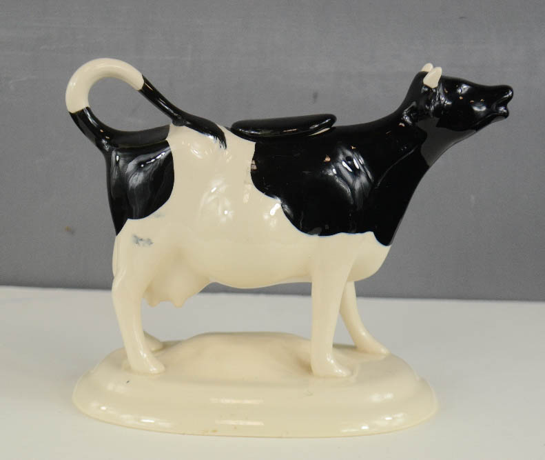 A Bridgwater cow form creamer, with cover. 16cm.