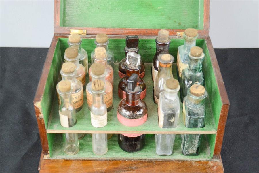 A 19th century chemists box in rosewood, green paper lined interior, containing original bottles - Bild 2 aus 3