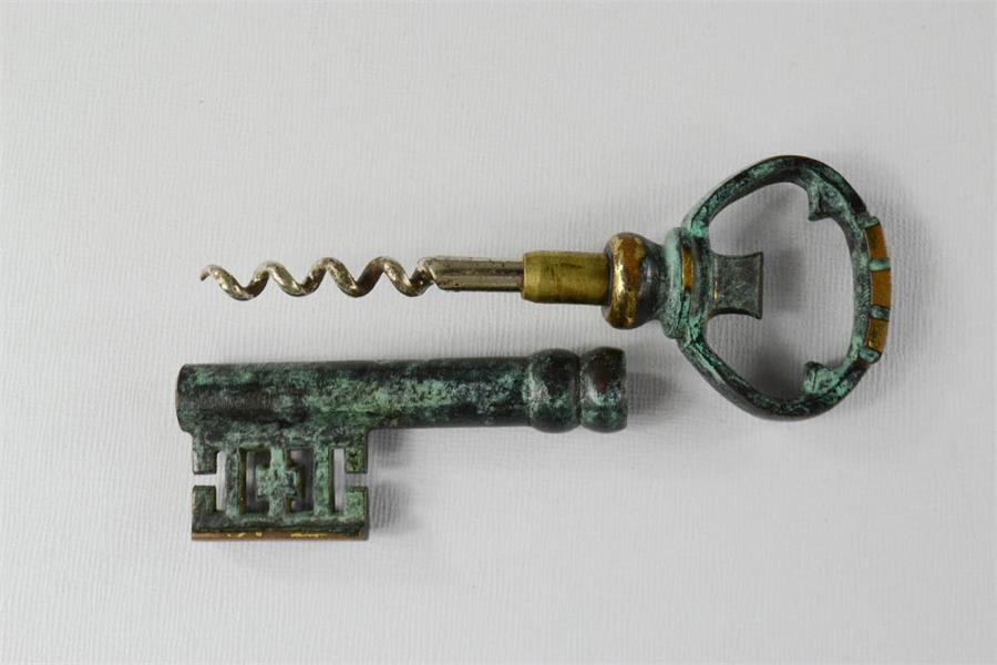 A bronze green patinated key form bottle opener. - Bild 2 aus 2