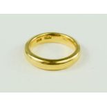 A 22ct gold wedding band, 10.2g.