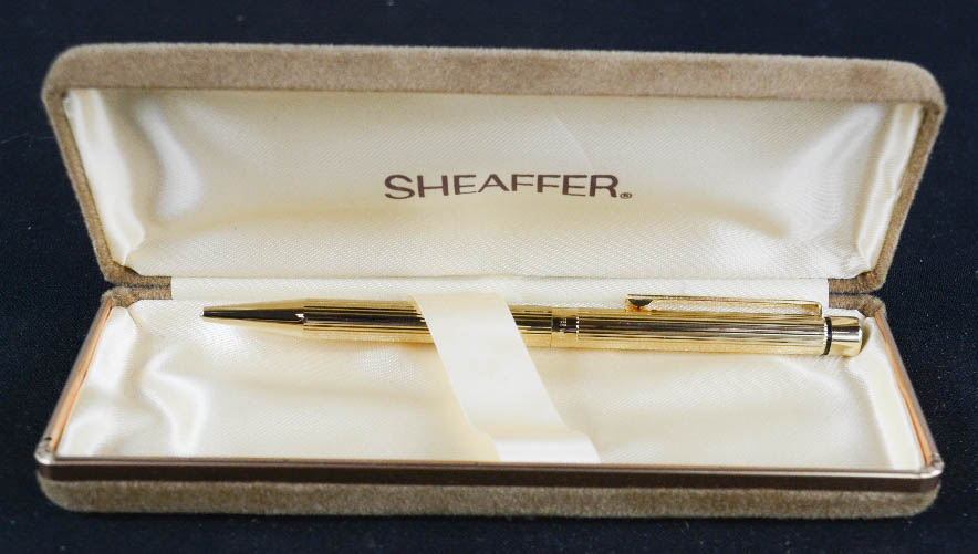 A Sheaffer pen in the original box.