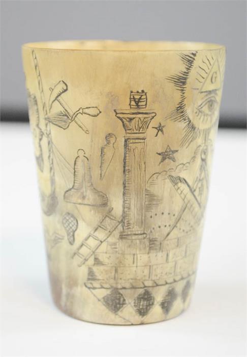 An early 19th century carved horn beaker, depicting masonic symbols. 7cm high. - Image 4 of 4