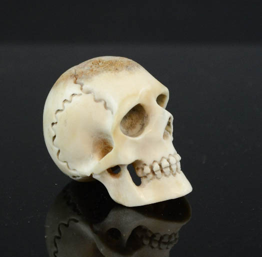 A miniature bone carved skull. 3½cm high. - Image 3 of 3