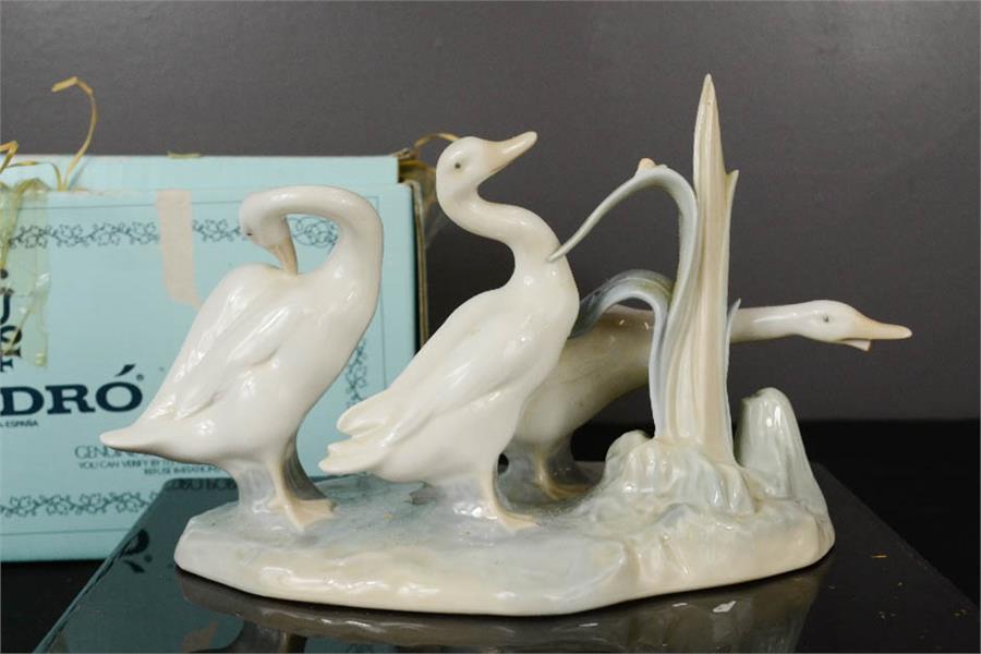 A Lladro group no. 4549 titled Grupo de Patos. - Bild 2 aus 2