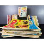 A quantity of Beano magazines, and others.