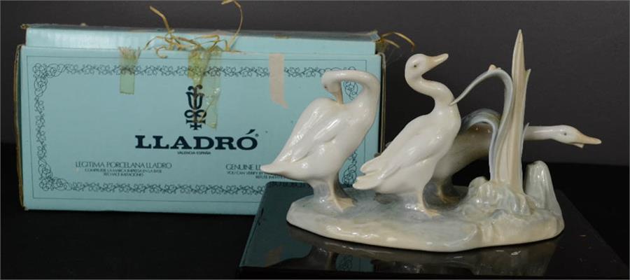 A Lladro group no. 4549 titled Grupo de Patos.