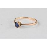 A 9ct gold and sapphire ring, size M, 0.8g.