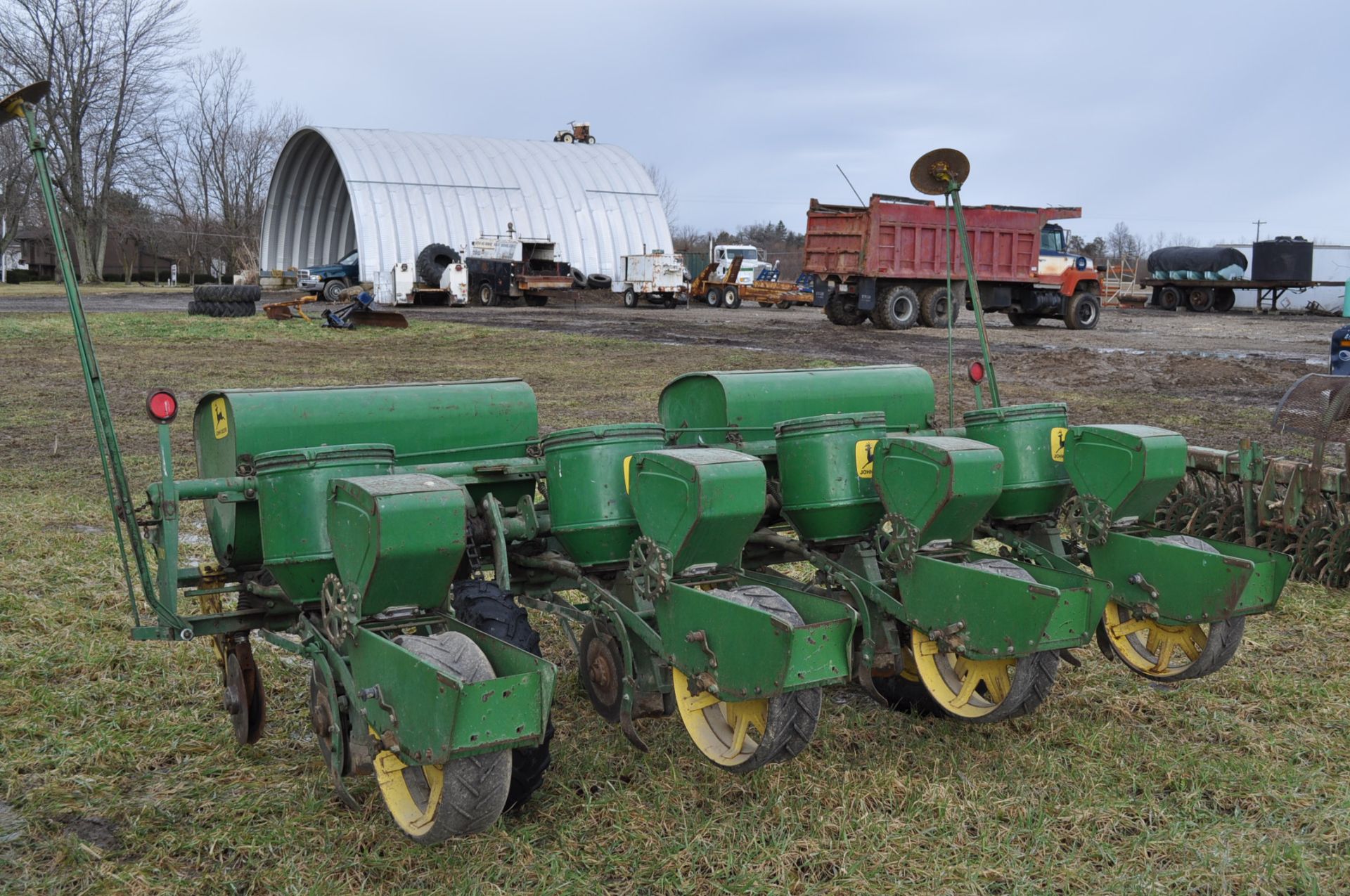 John Deere 1240 corn planter, plates, dry fertilizer with double disc openers, double disc seed - Image 7 of 9