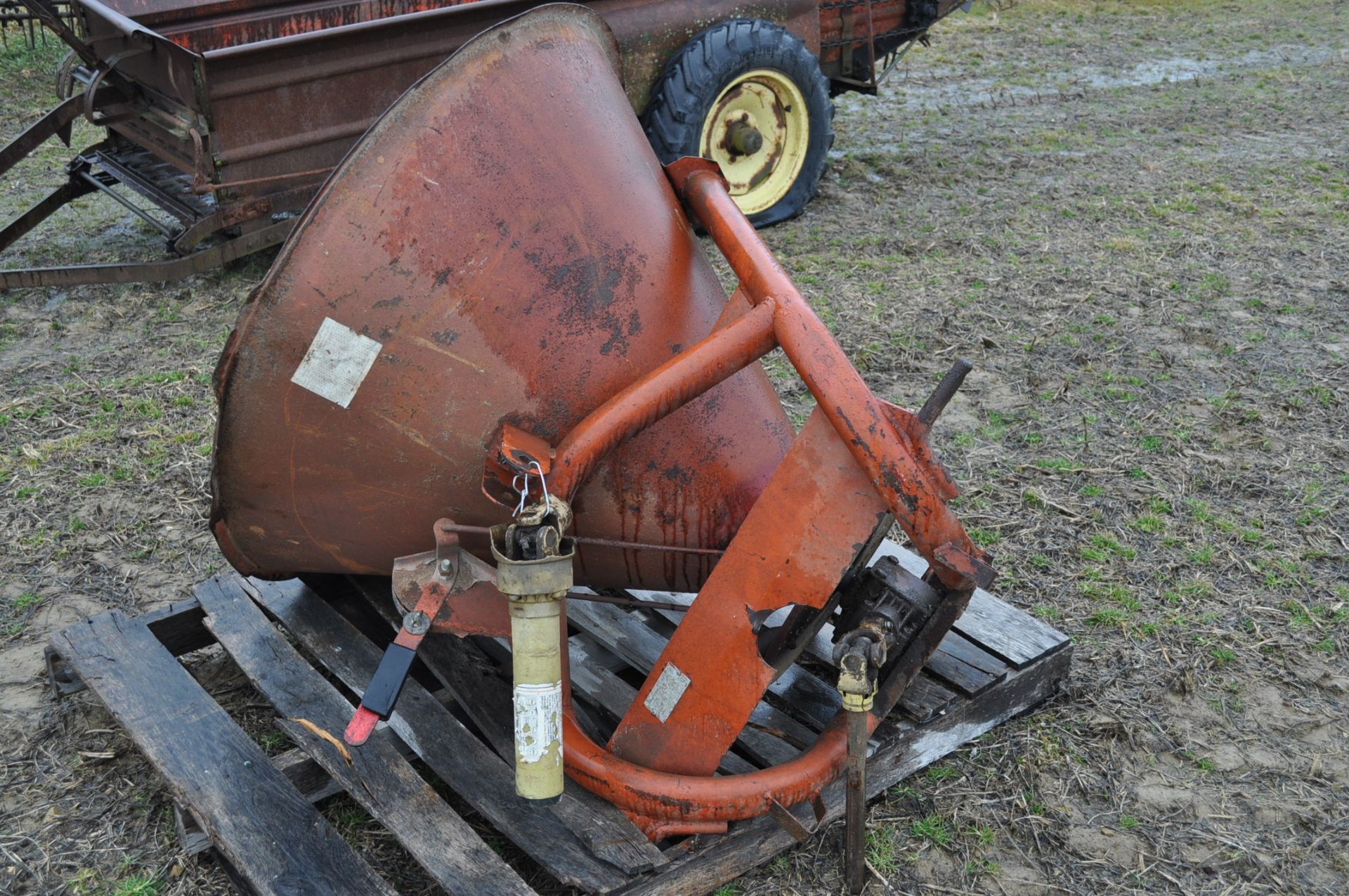 3pt seed/fertilizer spreader, 540 pto - Image 2 of 7