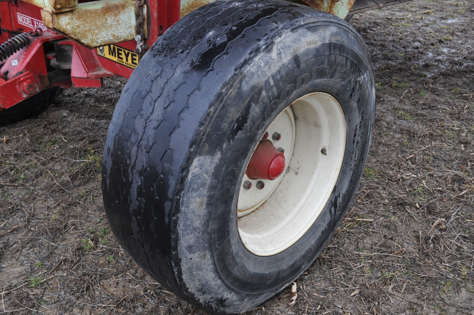 Meyers X1604 running gear, 425/65R22.5 tires