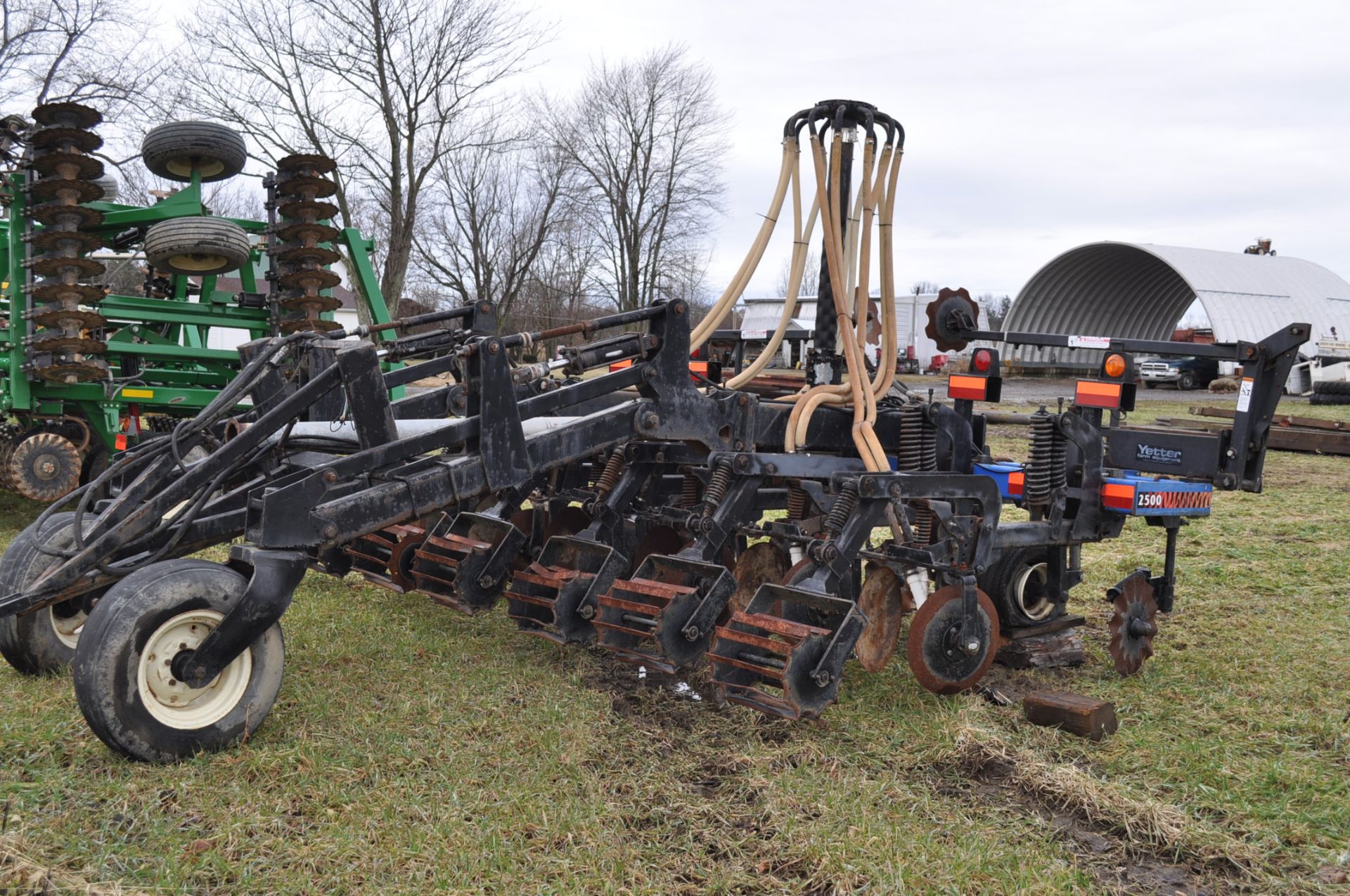 6 row DMI 2500 strip till, 3 pt, lift assit wheels, Yetter markers, disc closers, rear baskets, rear - Image 8 of 10