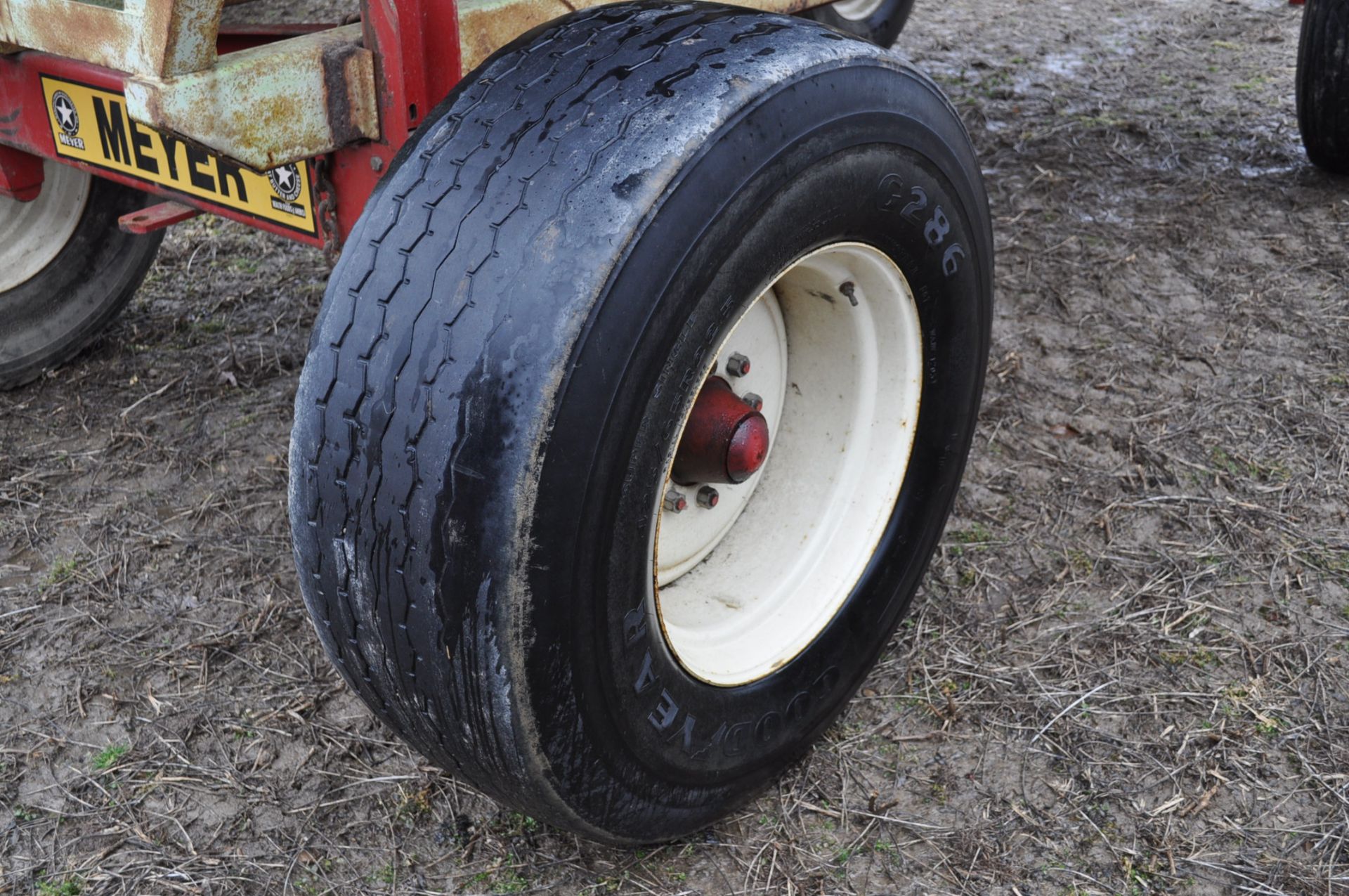 Meyers X1604 running gear, 425/65R22.5 tires - Image 3 of 4