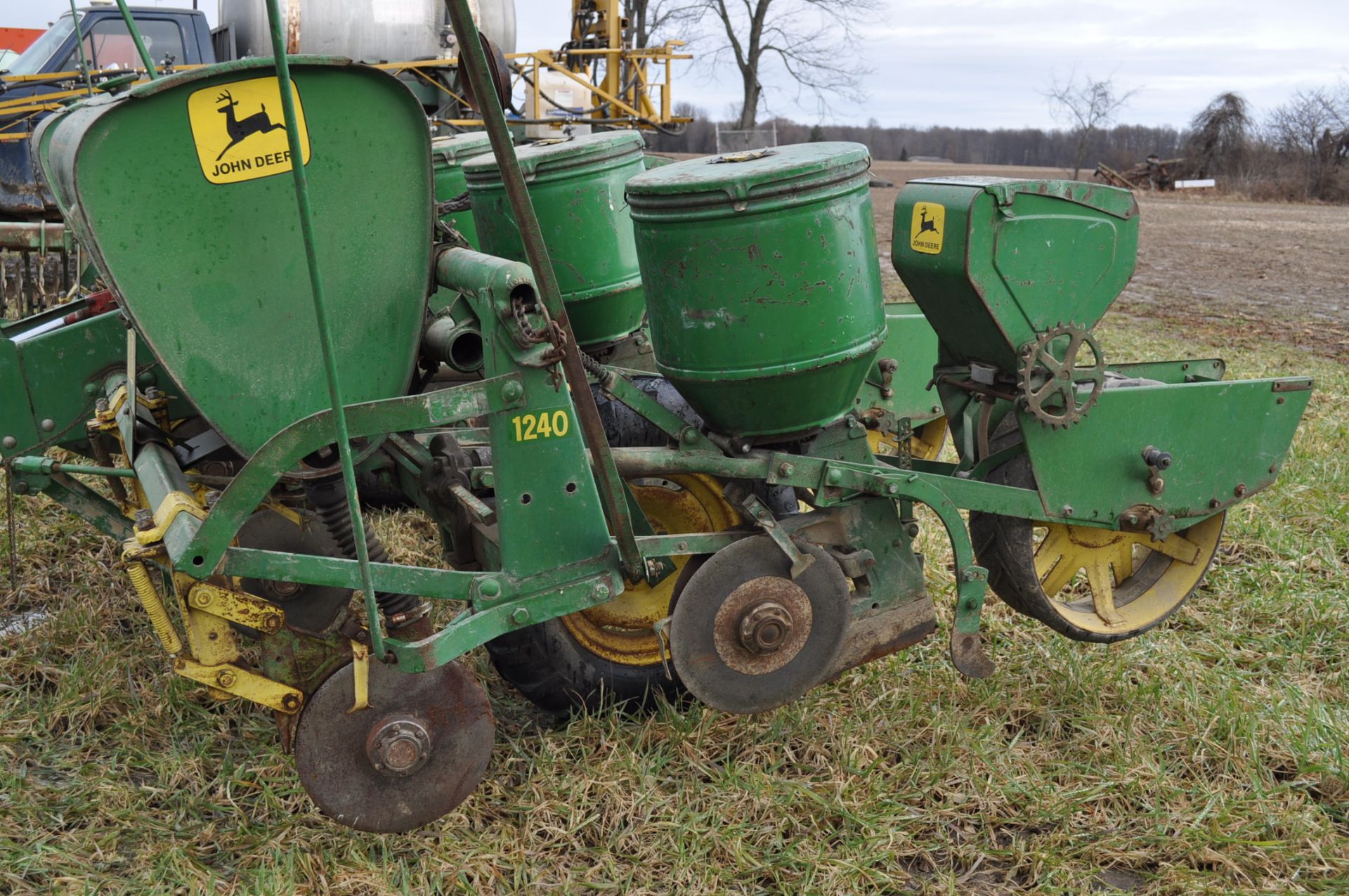 John Deere 1240 corn planter, plates, dry fertilizer with double disc openers, double disc seed - Image 3 of 9