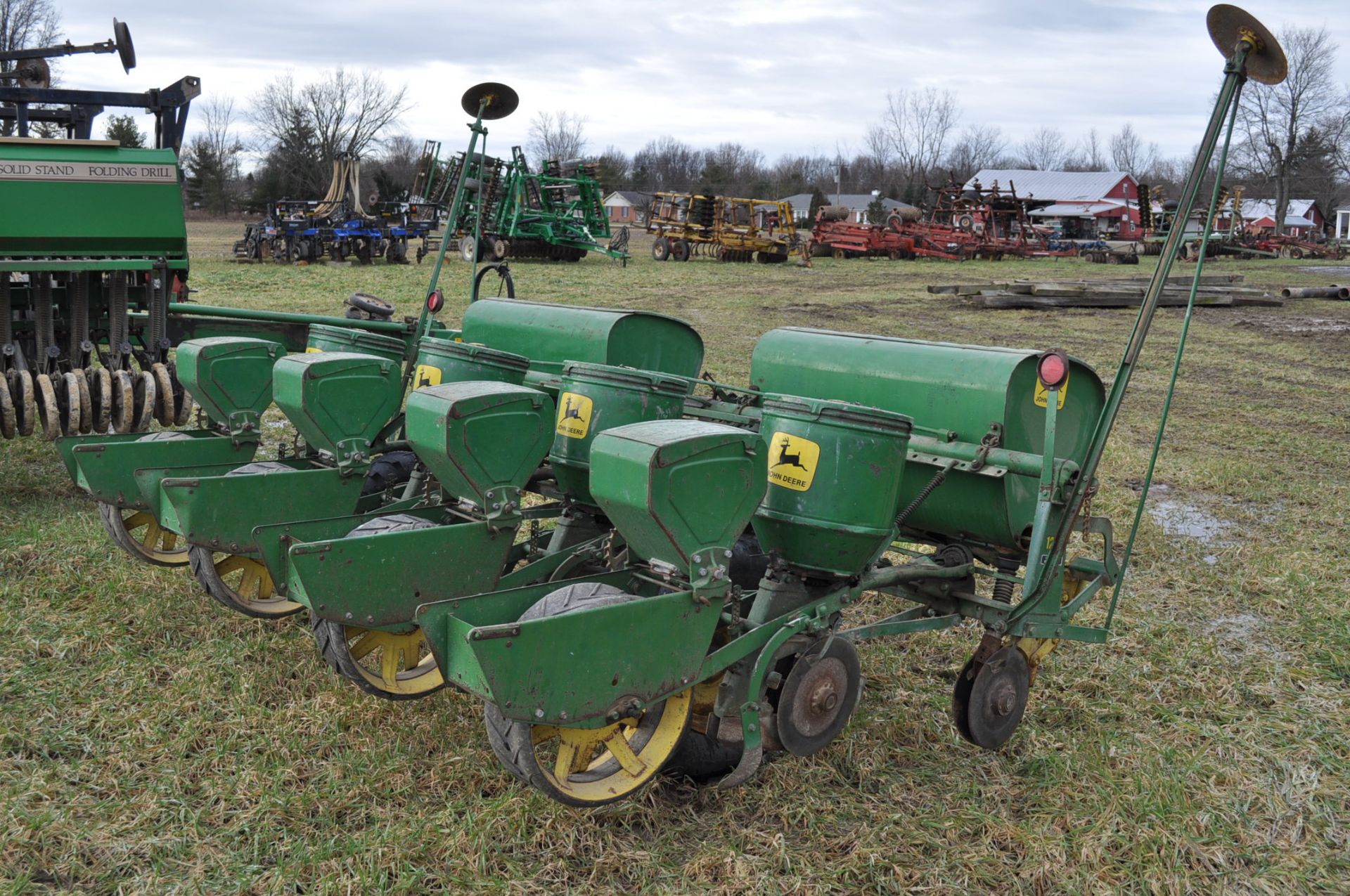 John Deere 1240 corn planter, plates, dry fertilizer with double disc openers, double disc seed - Image 8 of 9