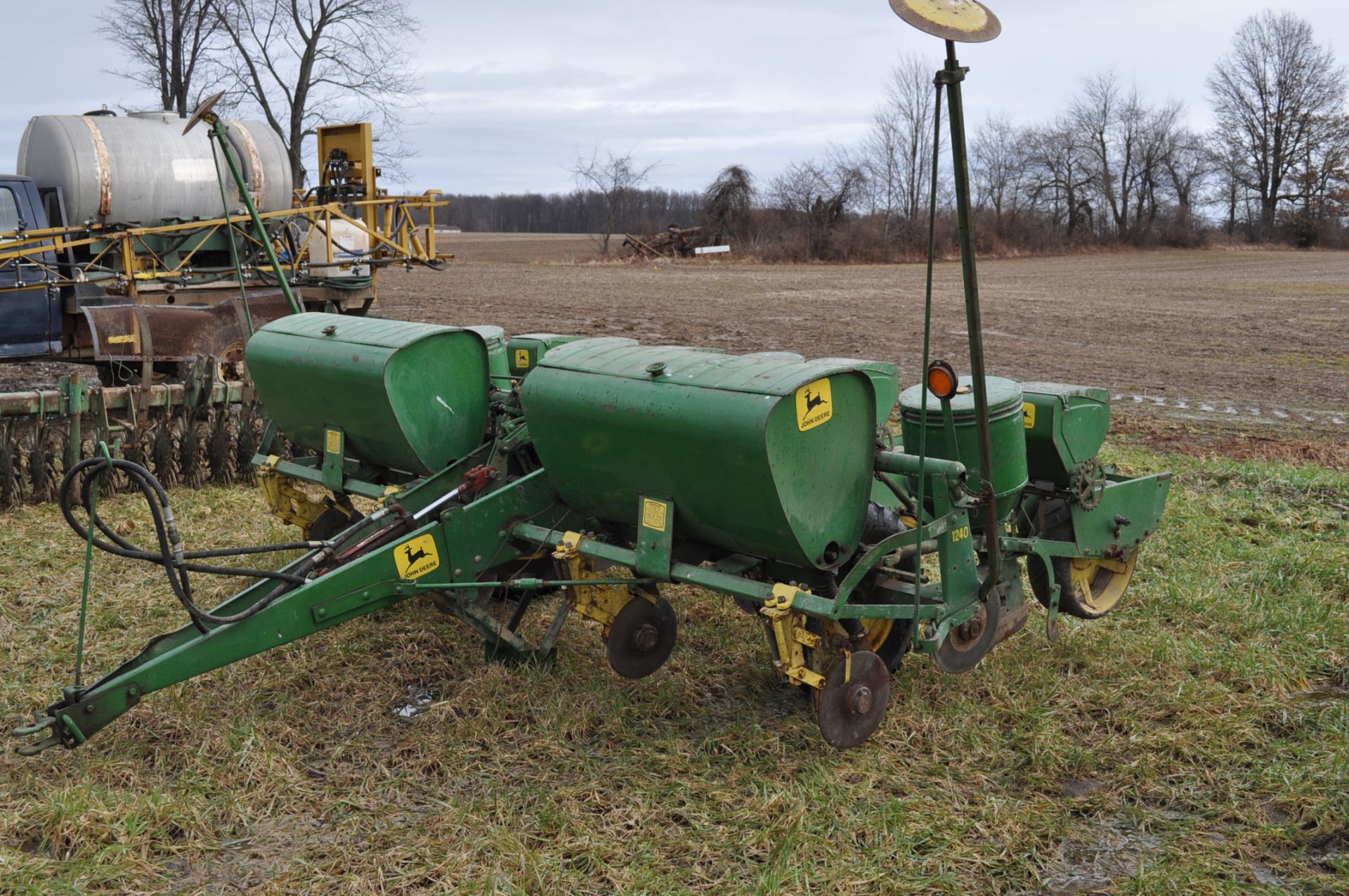 John Deere 1240 corn planter, plates, dry fertilizer with double disc openers, double disc seed - Image 2 of 9