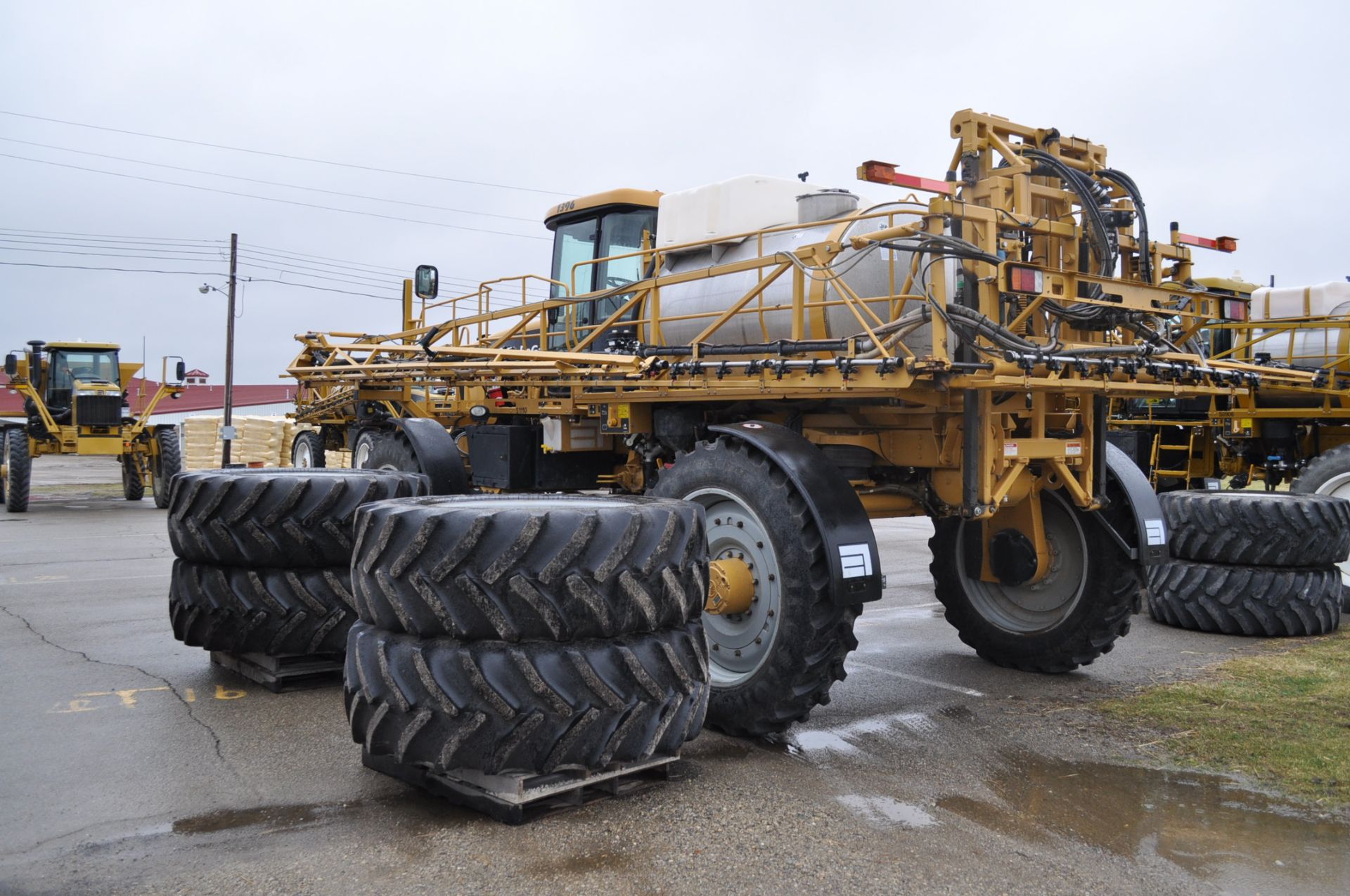 2011 1396 Rogator 1300gl SS tank 100’ booms - Image 2 of 11