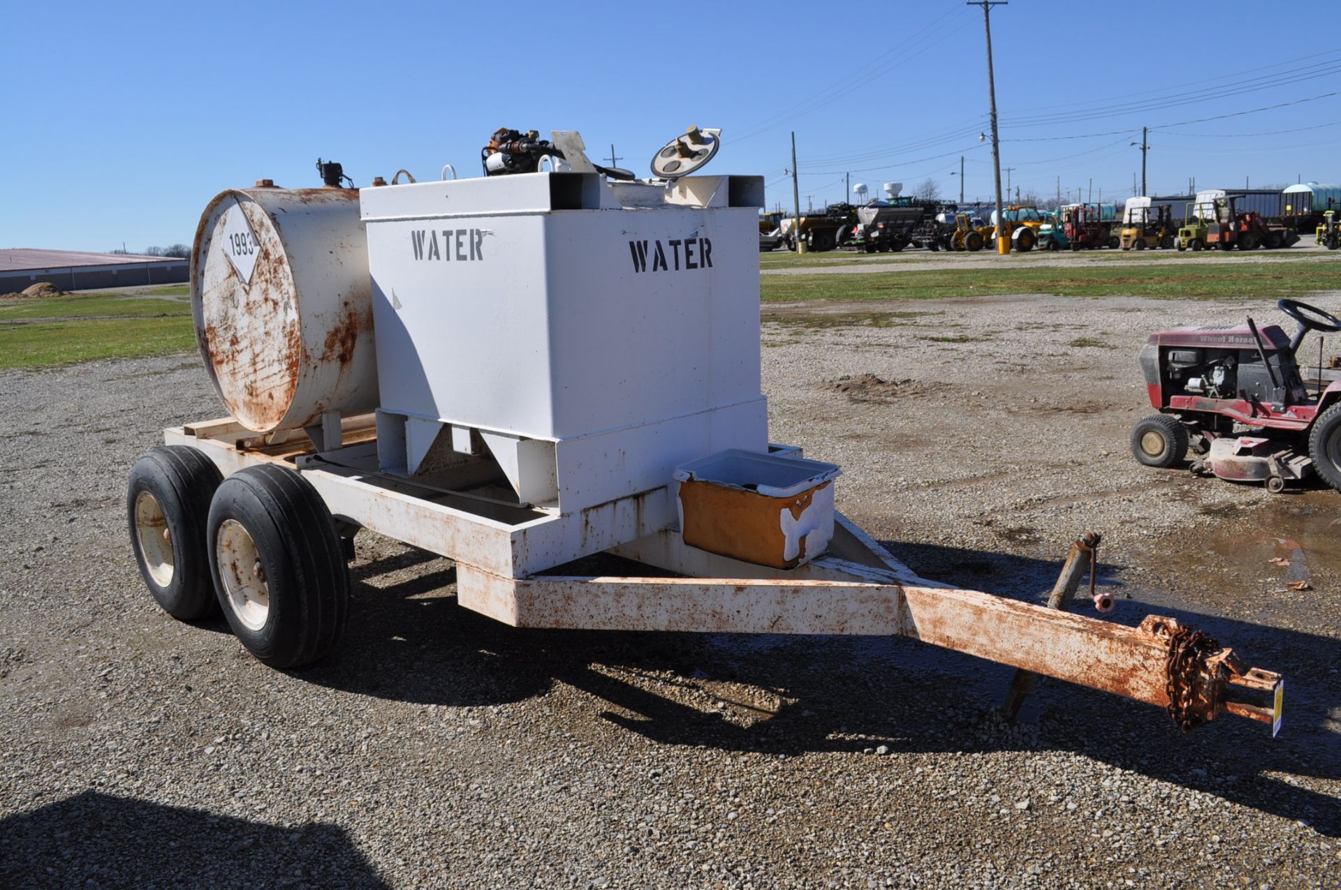 Water and fuel trailer - Image 5 of 7