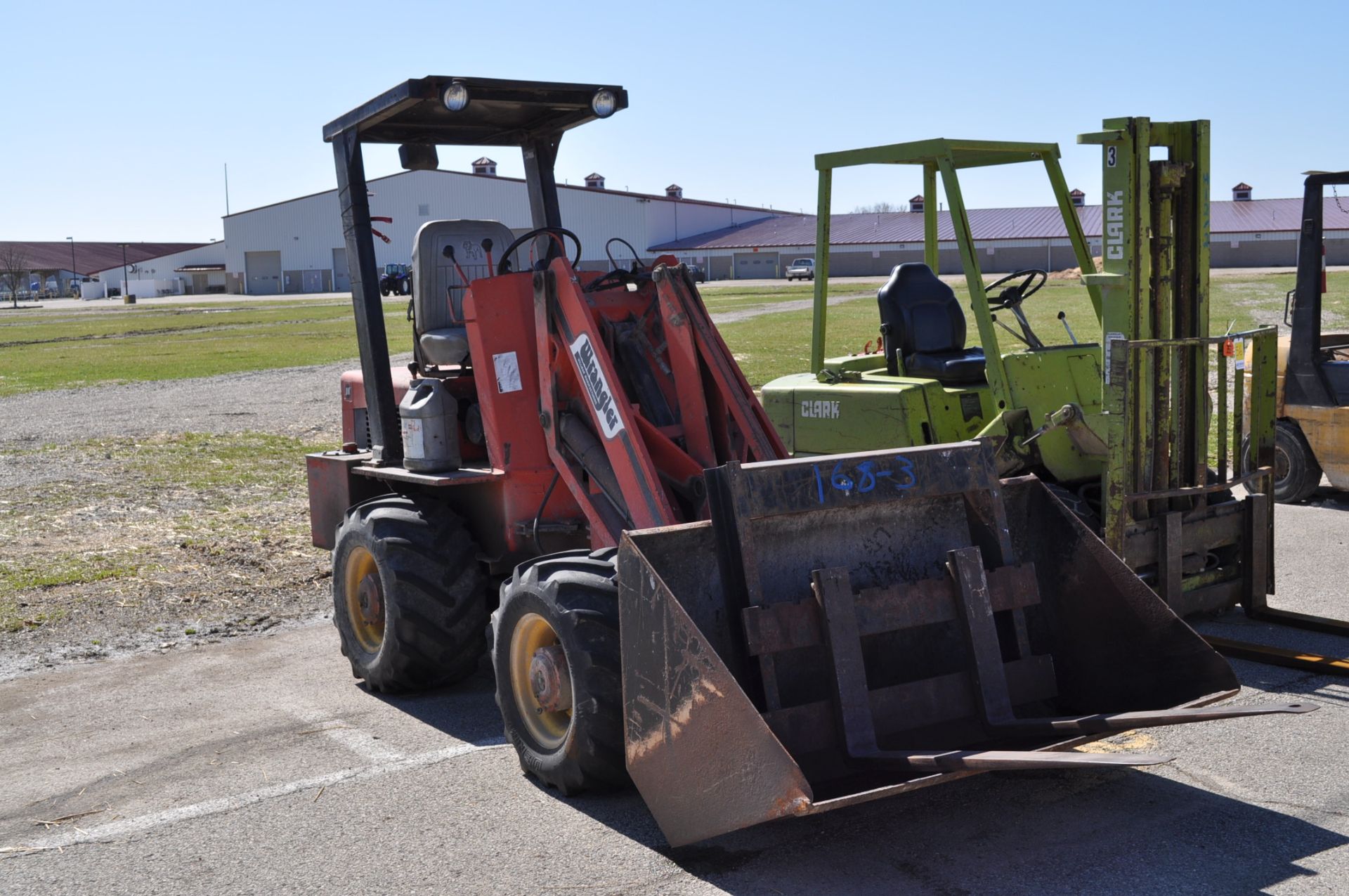 Wrangler loader, Bucket and forks - Image 4 of 10