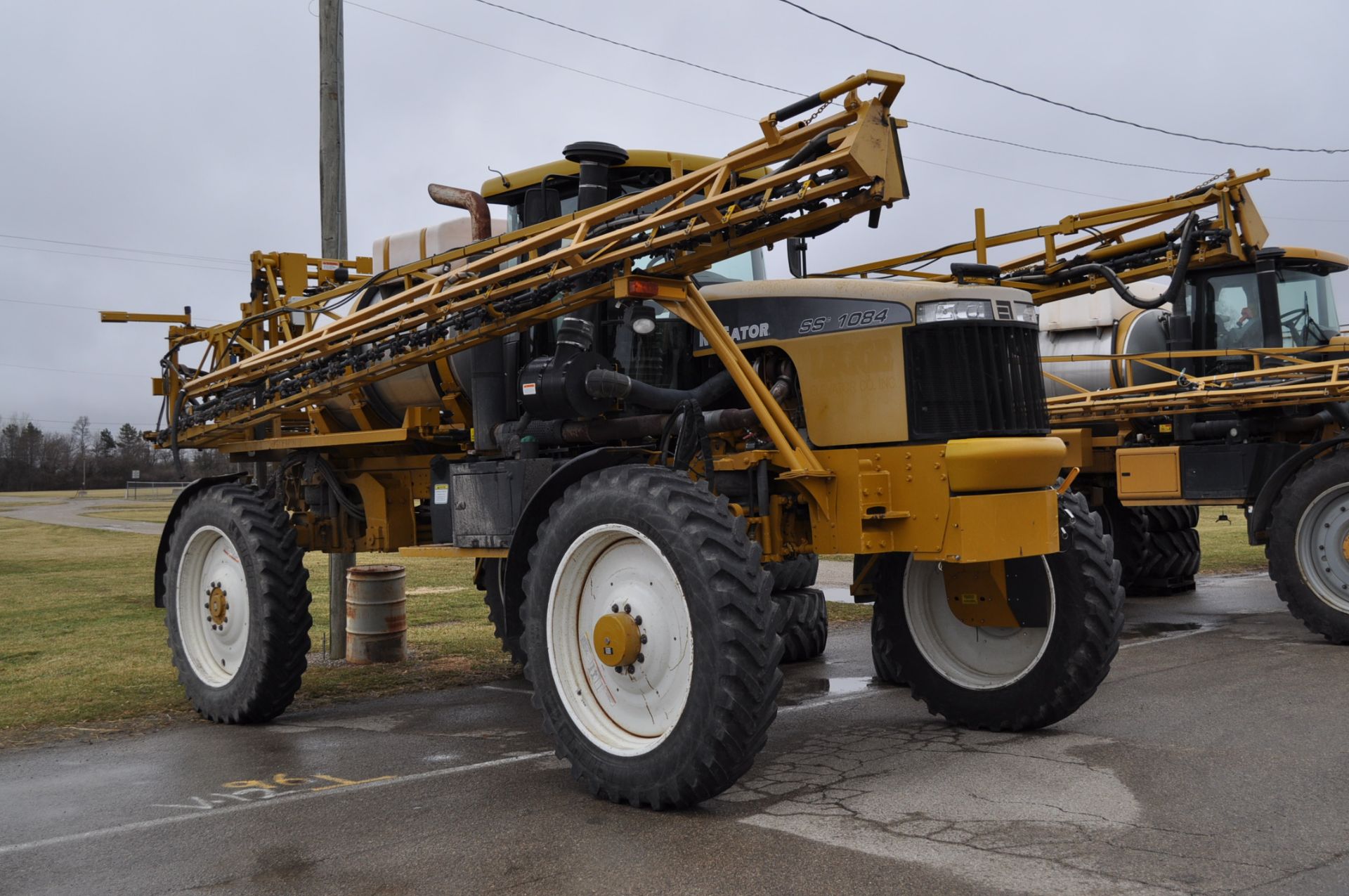 2011 1396 Rogator 1300gl SS tank 100’ booms - Image 10 of 11