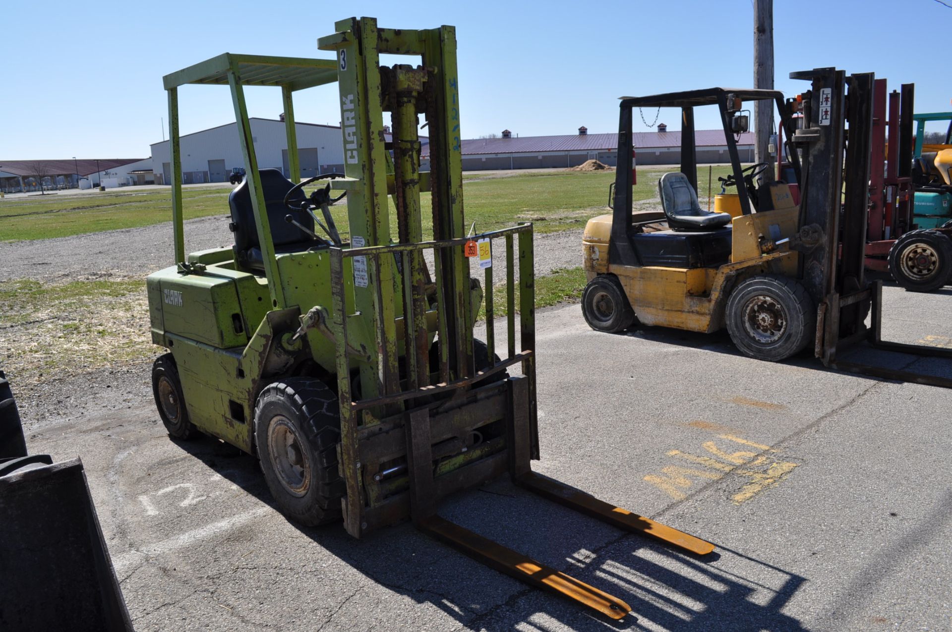 Clark C500-Y40 forklift, 4000 lb capacity, SN Y355-1063-5506FA - Image 4 of 8