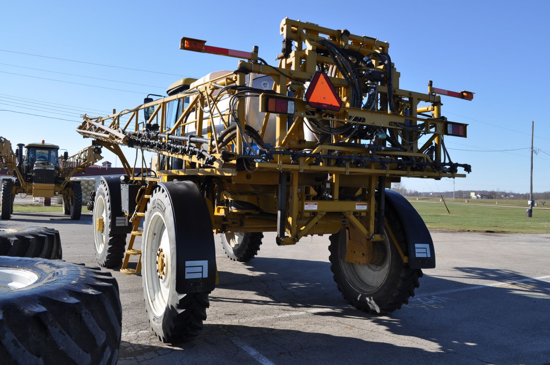 2009 SSc1084 Rogator sprayer, 2992 hrs, 100’ booms, 1000gl SS tank, Raven Viper Pro controller - Image 5 of 17