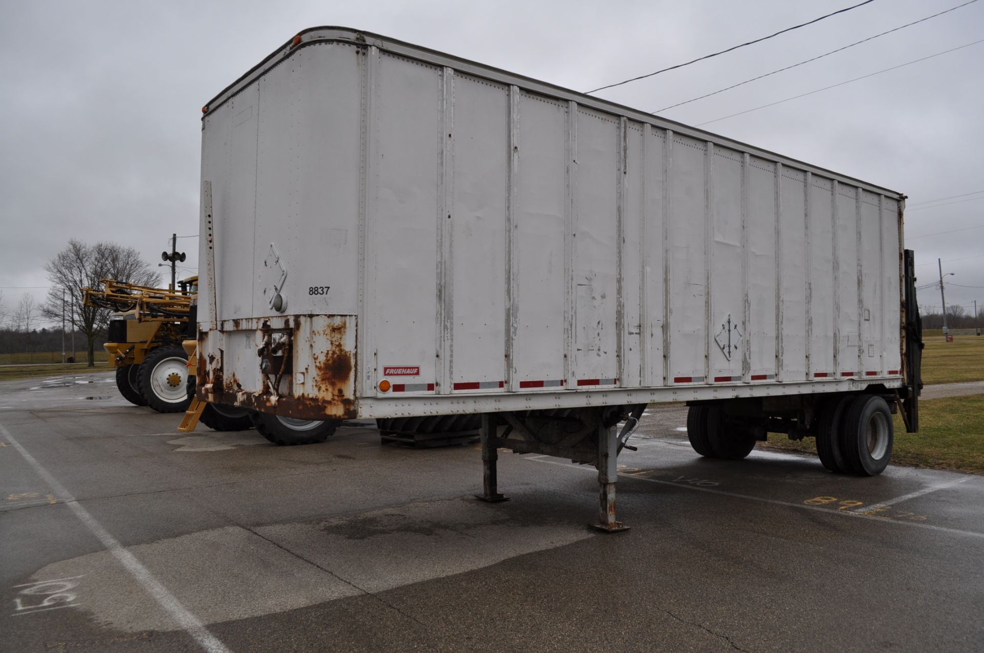 1988 28’  Van trailer w/liftgate s/a