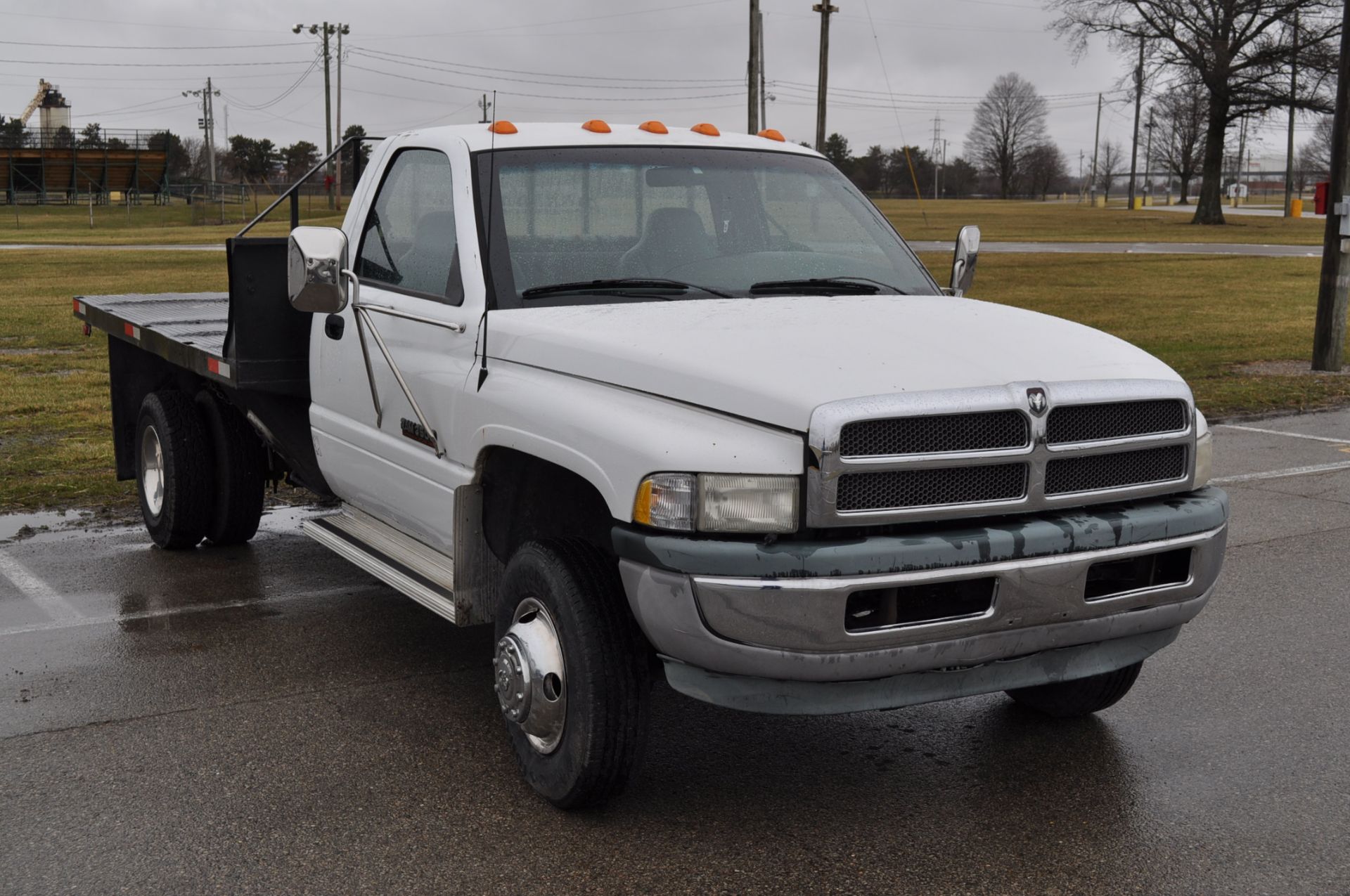 1999 Dodge 3500 reg cab, 24 valve Cummins Turbo Diesel, 5 sp manual, 2wd, flat bed, 195,882 mi - Image 4 of 13