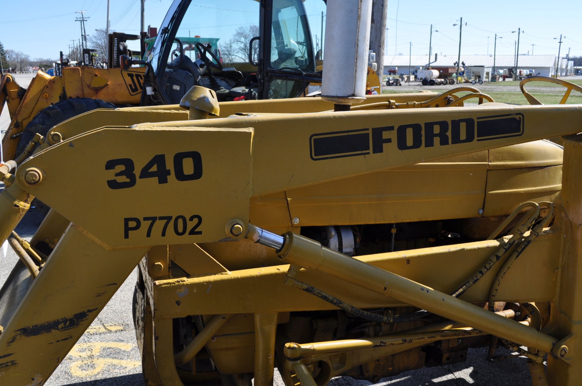 340B Ford tractor, shows 4738 hrs, loader, joystick control, 14.9-24 rear tires, 7.50-16 LT front - Image 7 of 16