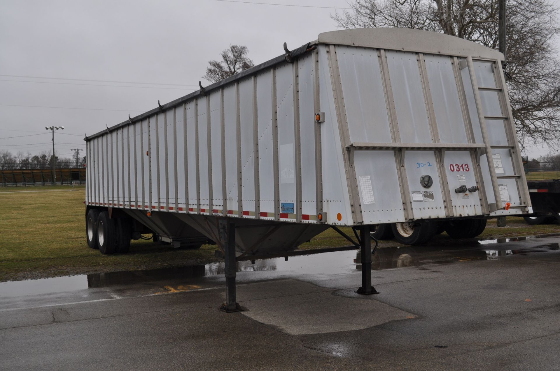 2003 Merrit 40’ Hopper Bottom grain trailer 66’ sides, air ride, alum wheels - Image 4 of 9