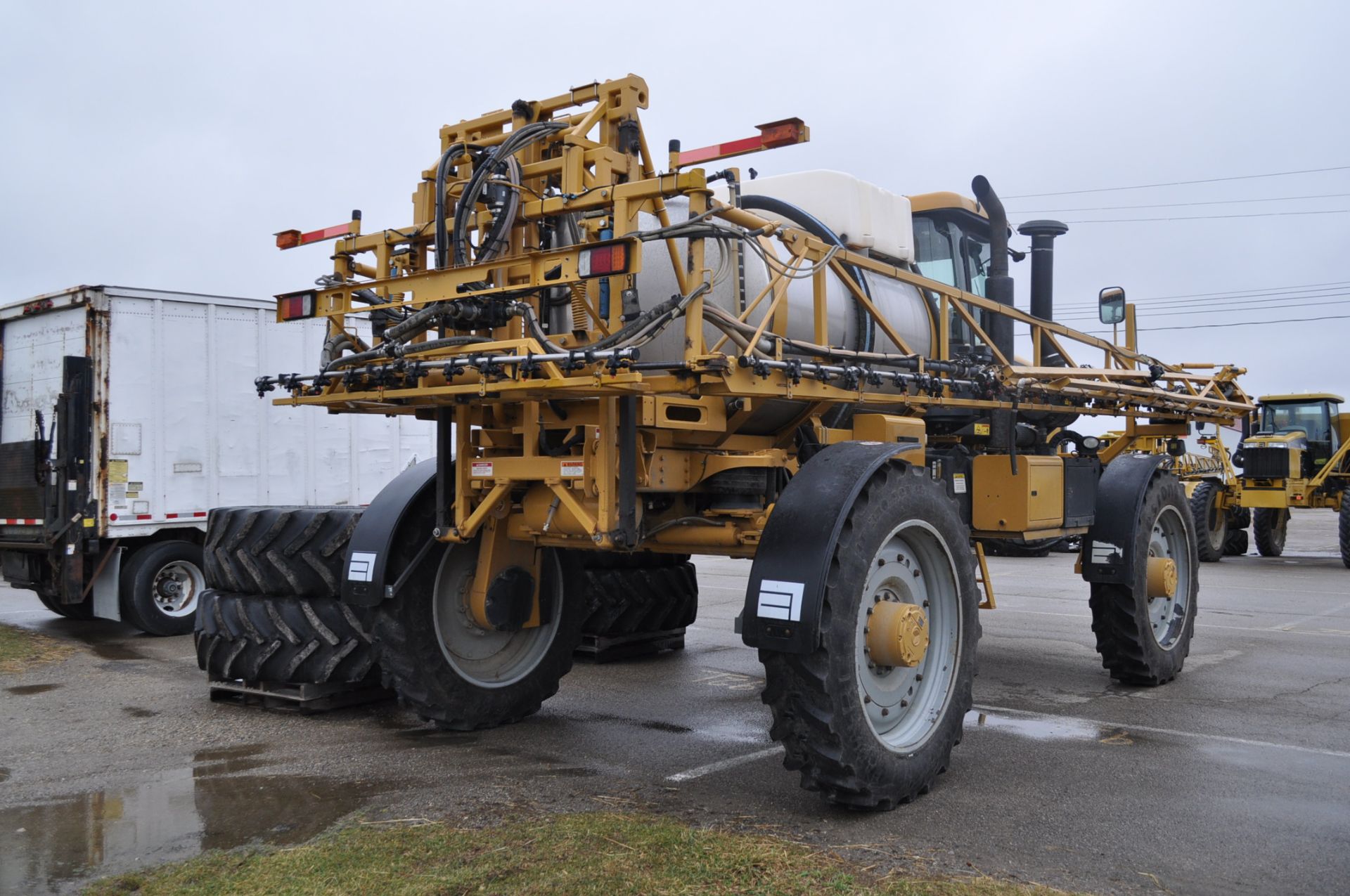 2011 1396 Rogator 1300gl SS tank 100’ booms - Image 3 of 11