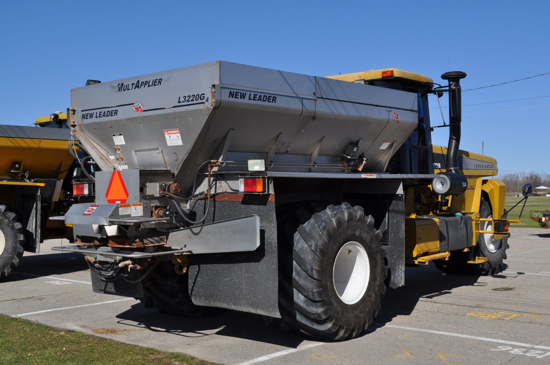 2000 8103 Terra Gator spreader floater, 9858 hrs, L3220G4 Multapplier box, Agleder Insight - Image 3 of 8