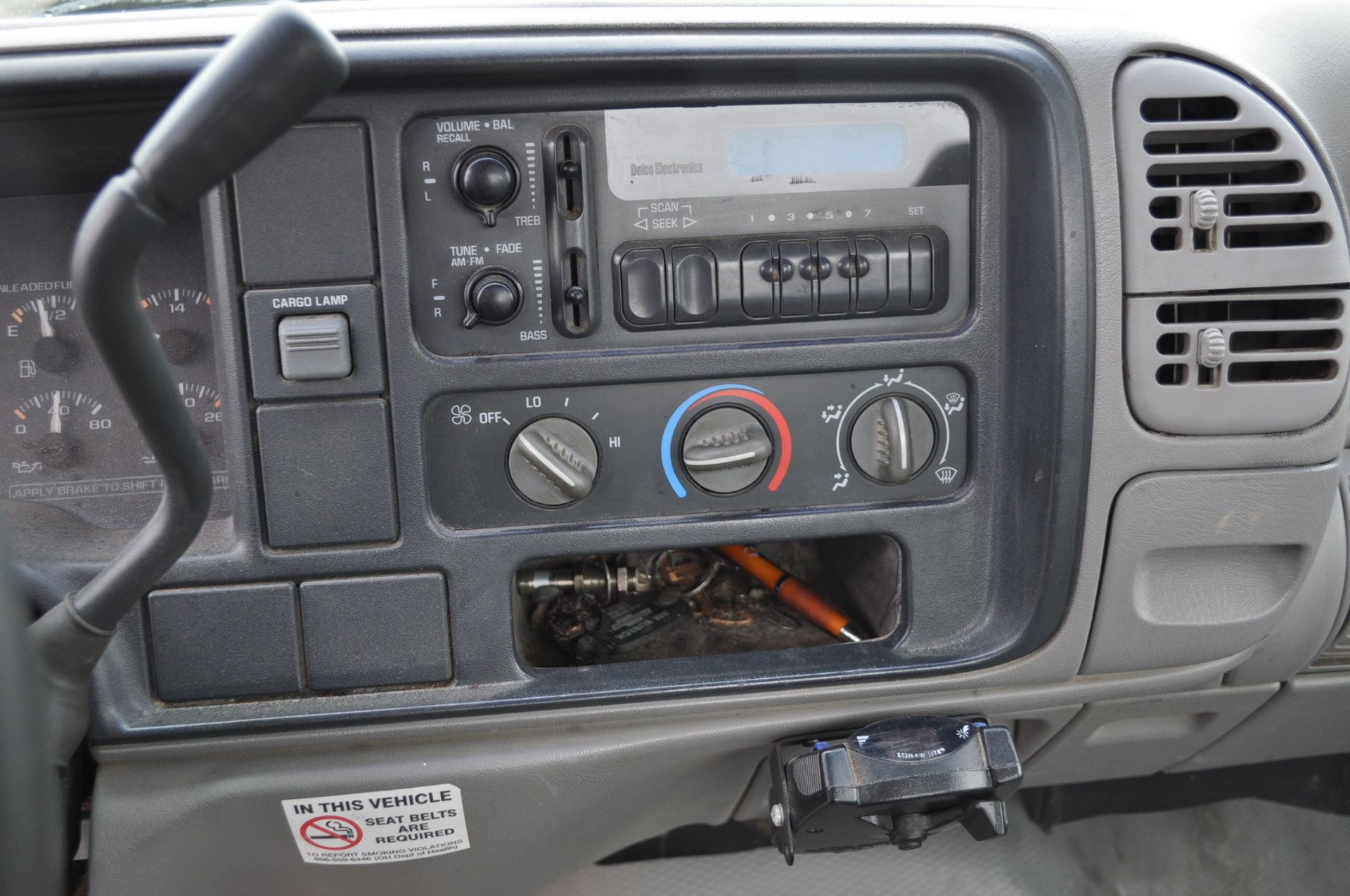 1997 Chevrolet 2500 reg cab pickup, 4x4, gas, long bed, electric brake controller, 283,203 mi - Image 9 of 11