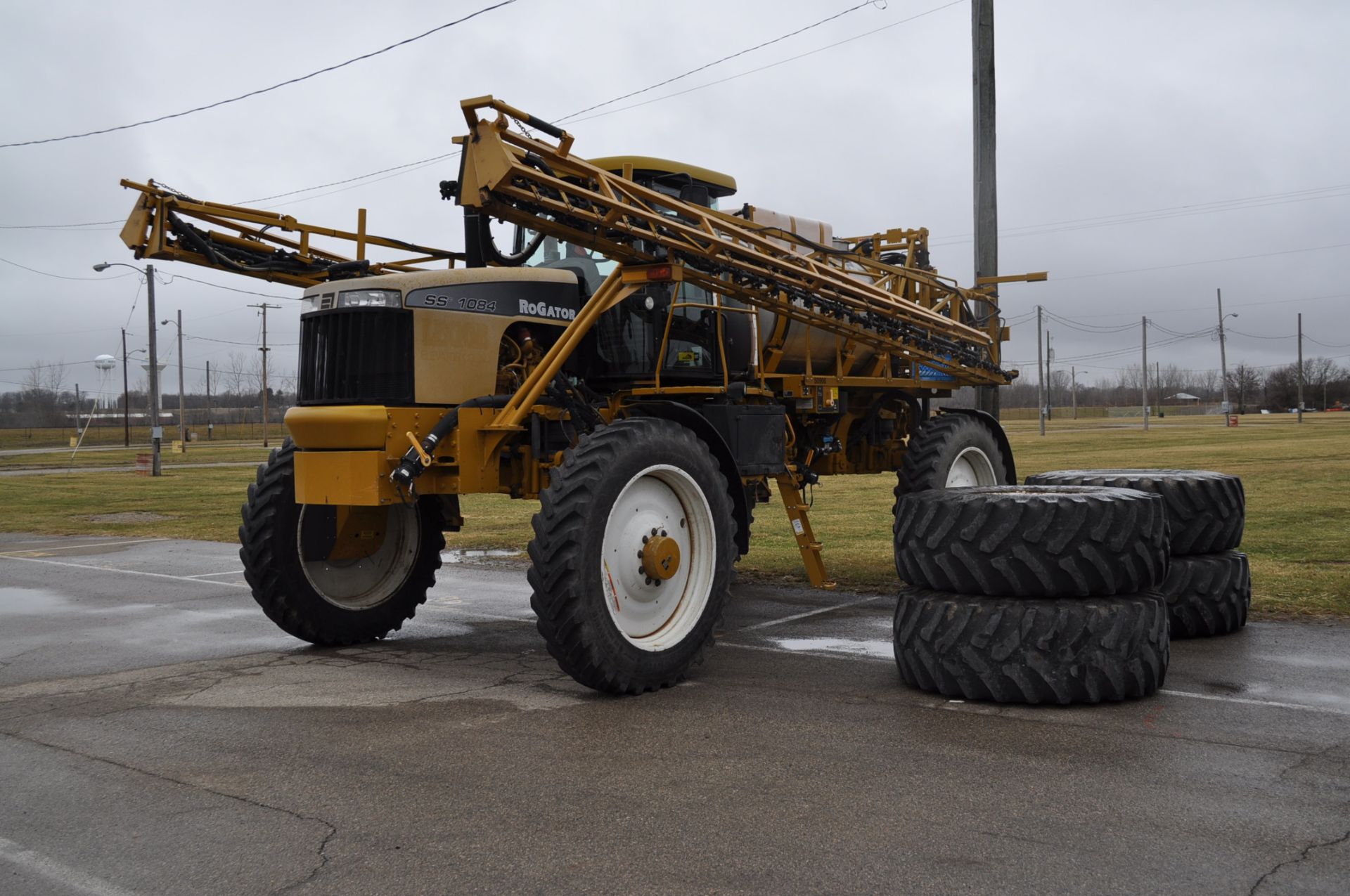 2011 1396 Rogator 1300gl SS tank 100’ booms - Image 7 of 11