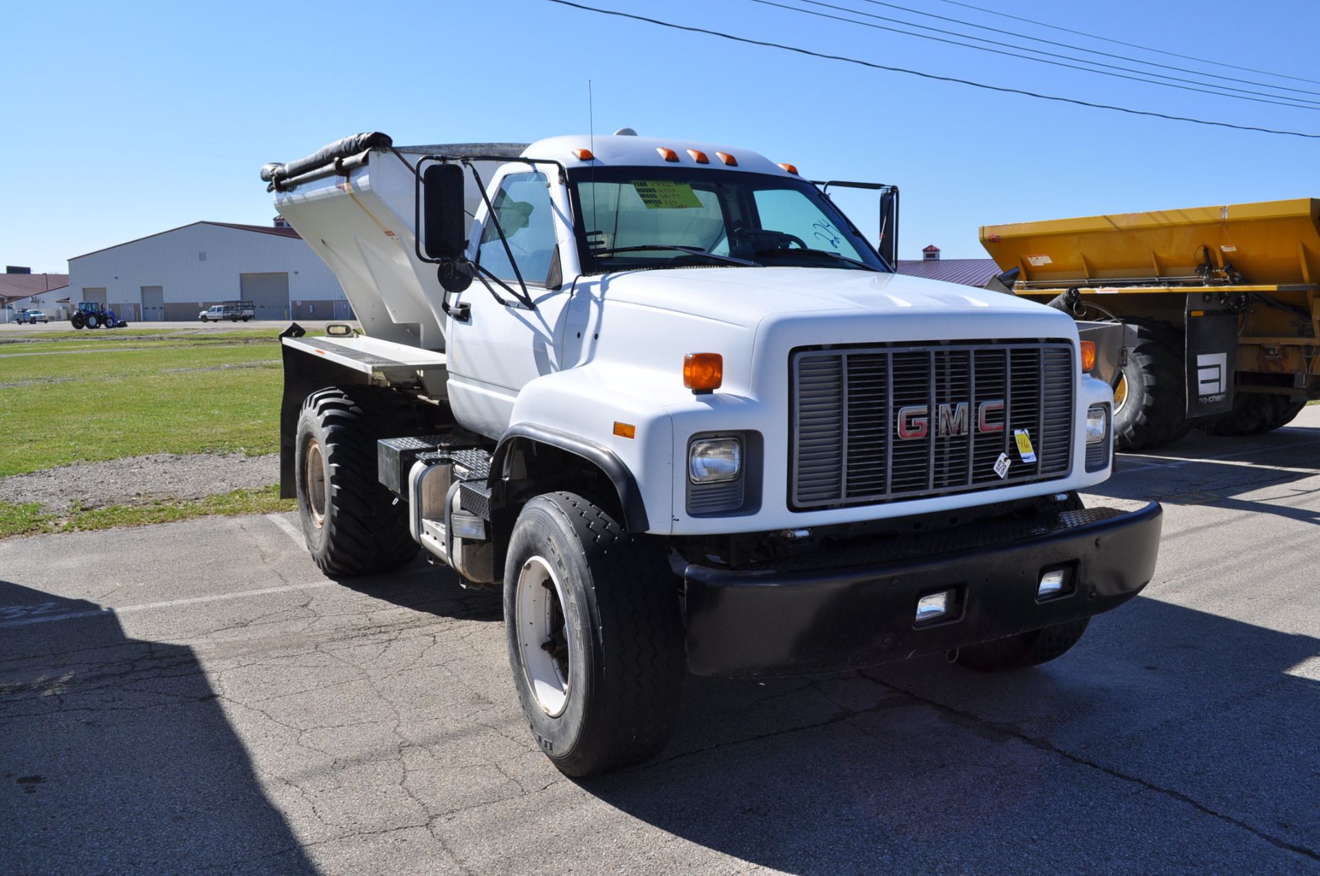 1996 GMC Field Gymmy, New Leader L22-20 G4 spinner bed, Cat engine, auto trans, GSC 1000 controller - Image 4 of 11