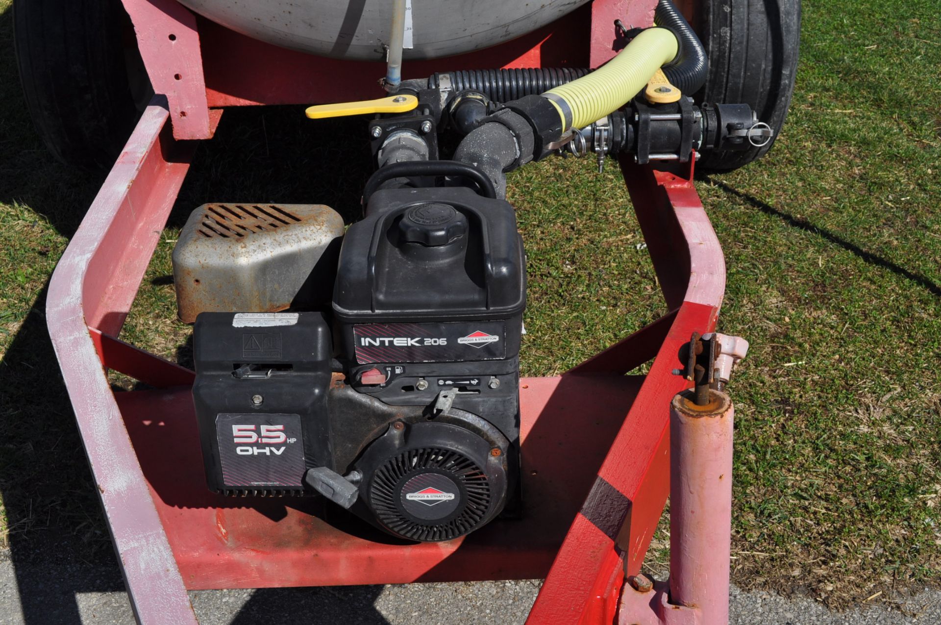 1000 gal SS fertilizer trailer, tandem axle, 2" pump and hose - Image 7 of 12