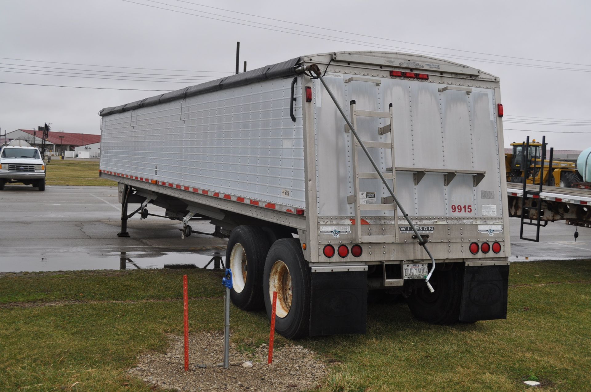 1999 Wilson 40’ Hopper Bottom grain trailer 66’ sides spring ride, steel wheels - Image 2 of 8