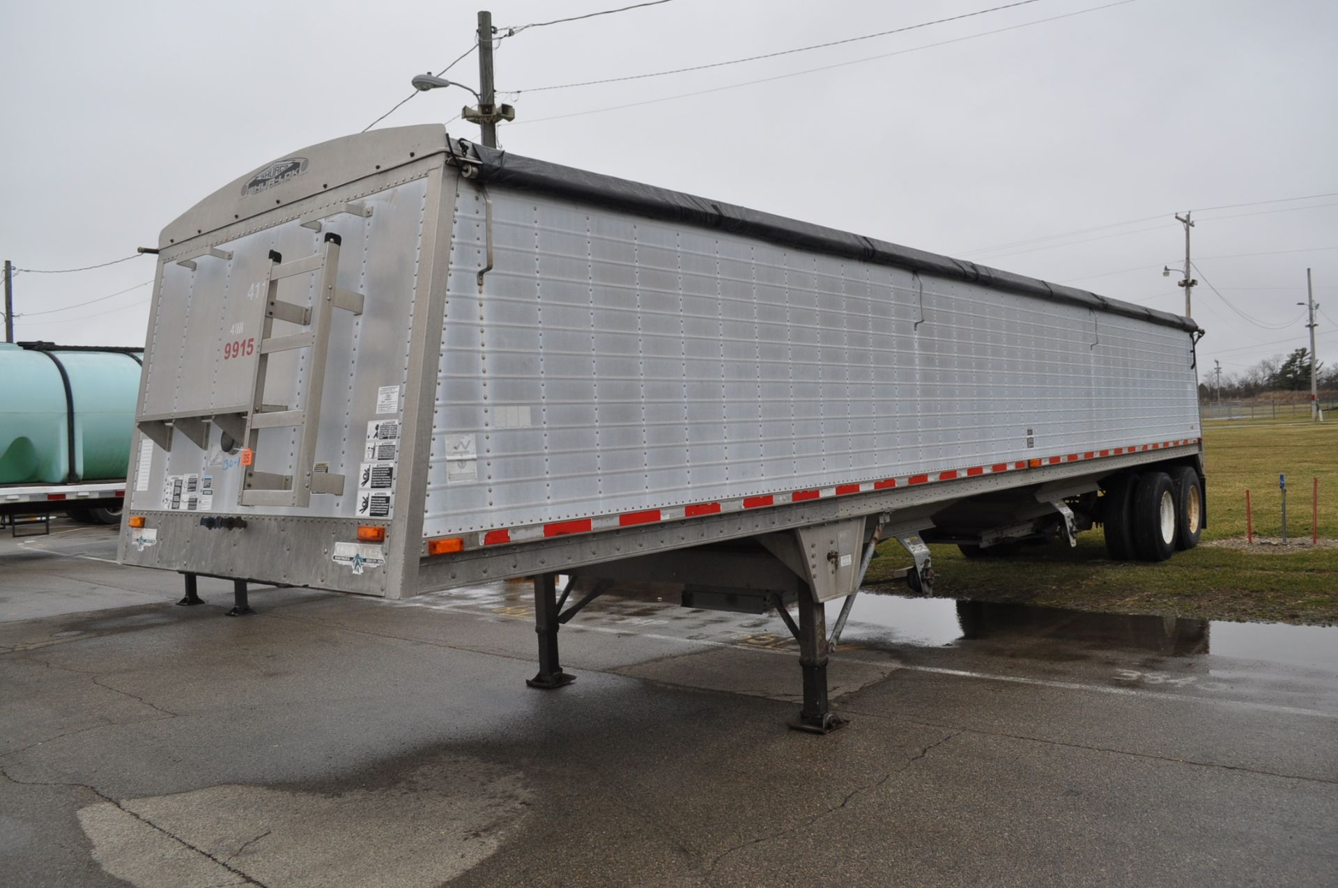 1999 Wilson 40’ Hopper Bottom grain trailer 66’ sides spring ride, steel wheels