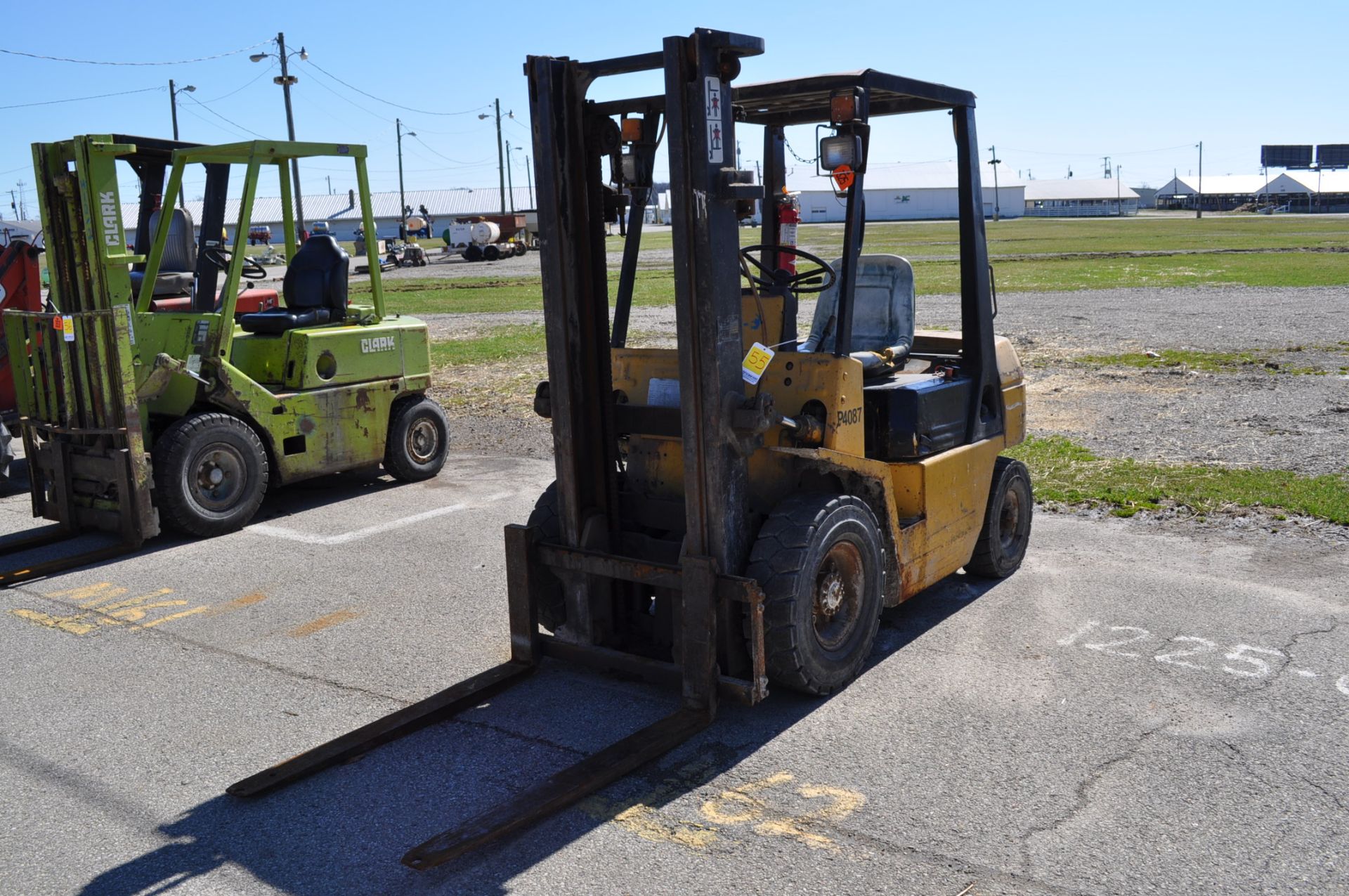 King Forklift 5000 lb capacity, pneumatic tires, gasoline engine, SN AN428