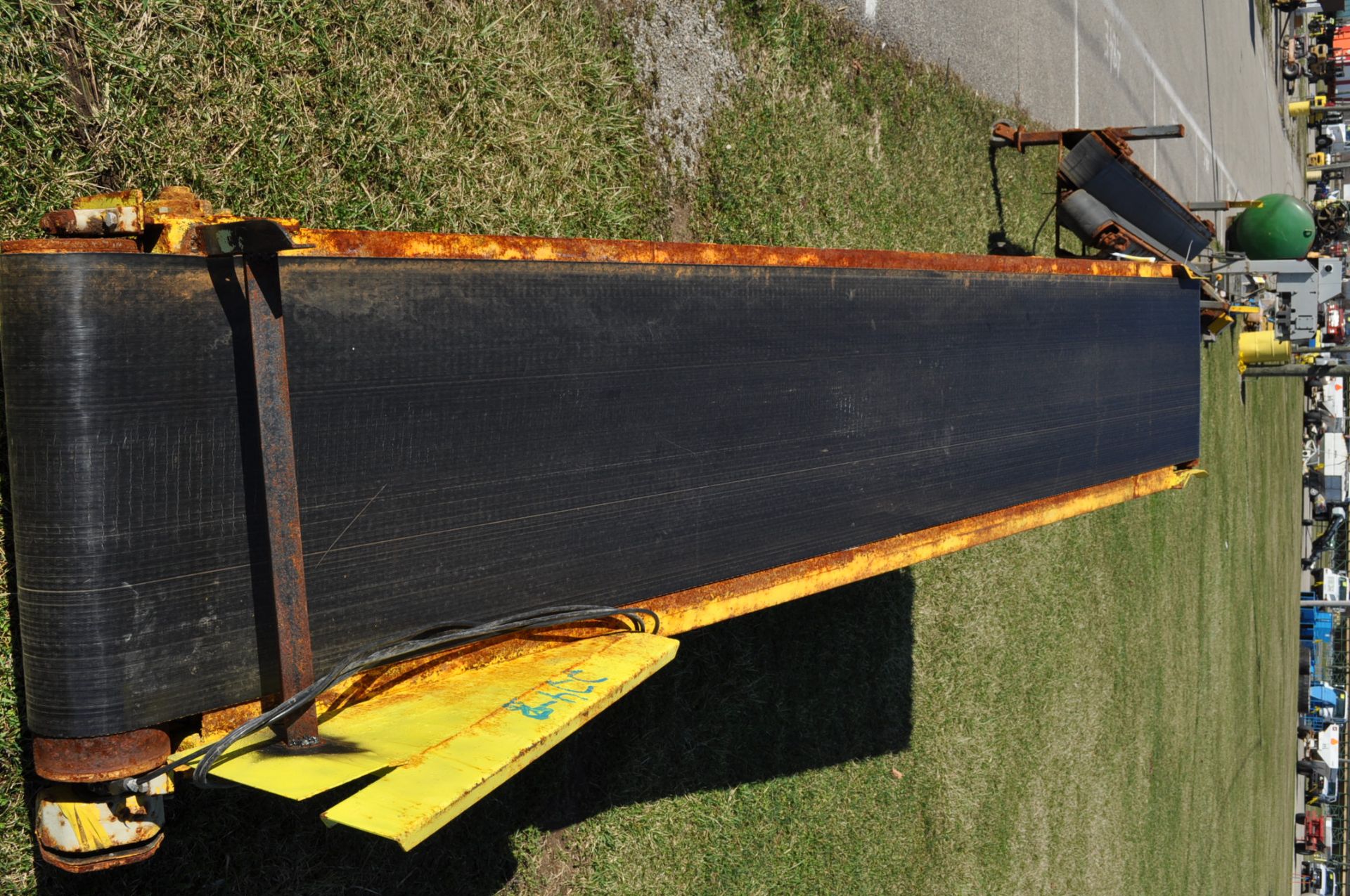 Elevated conveyor - Image 2 of 3