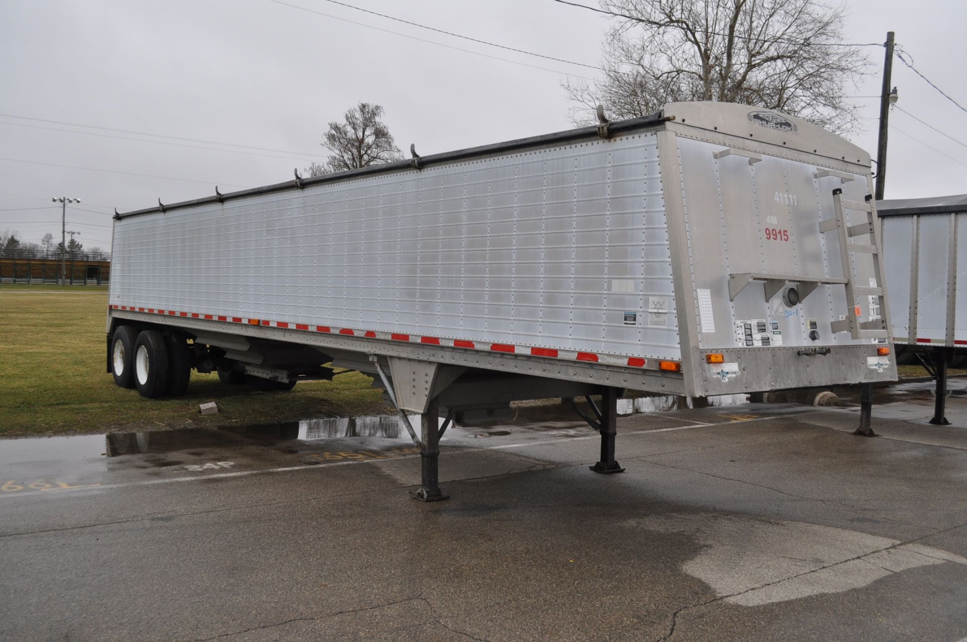 1999 Wilson 40’ Hopper Bottom grain trailer 66’ sides spring ride, steel wheels - Image 4 of 8